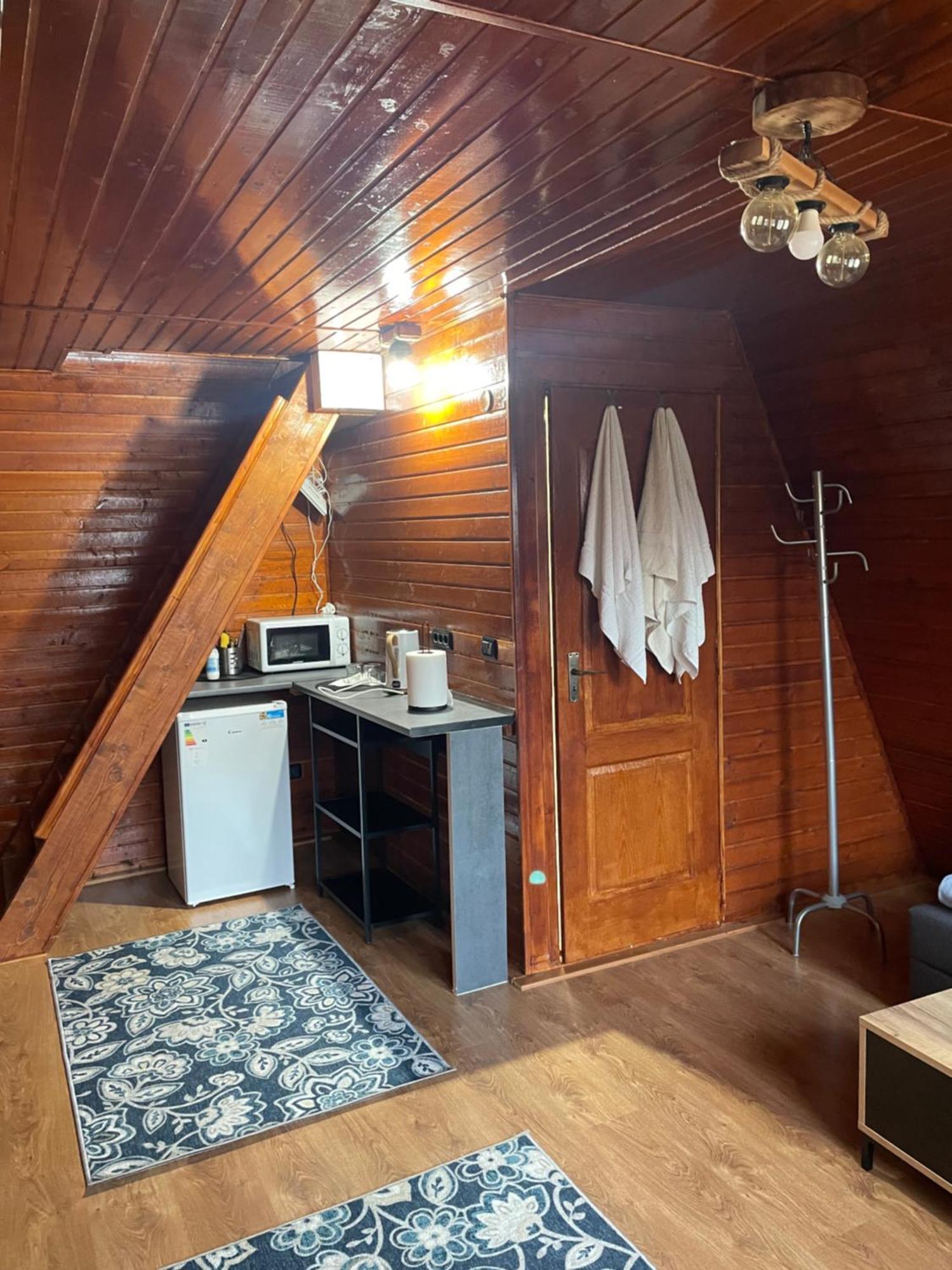 Cabana Tip A La 300 M De Castel Hunedoara Luaran gambar